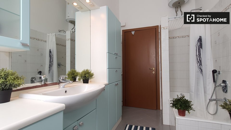 Double room Milan, 3 beds, 90m² — photo 14