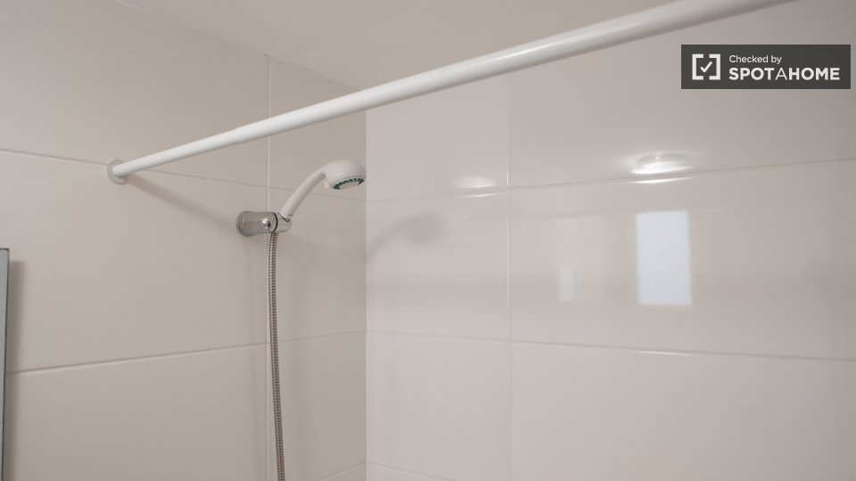 Double room Madrid, 5 beds, 120m² — photo 12