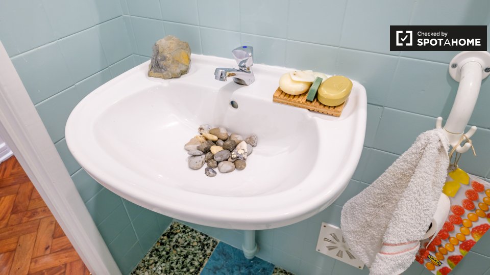 Double room Lisbon, 2 beds, 40m² — photo 16