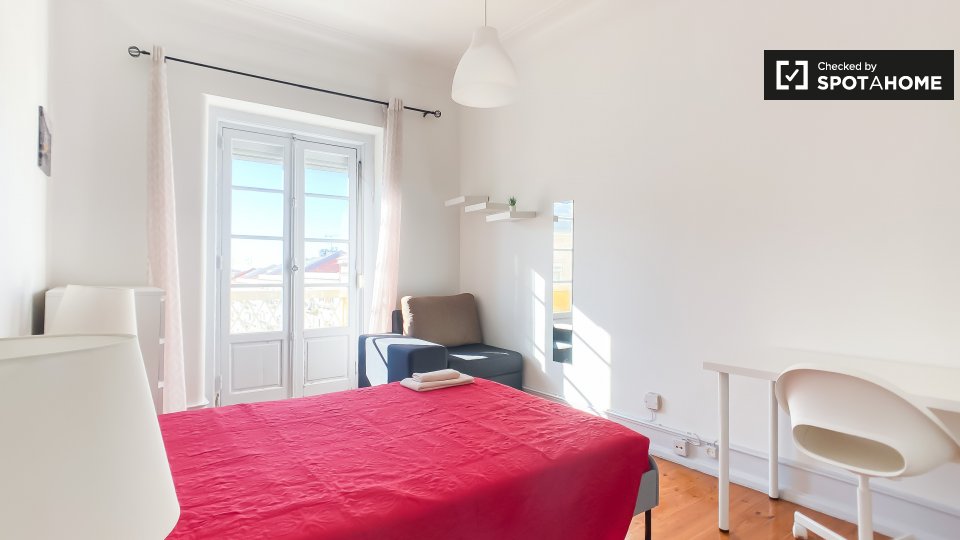 Double room Lisbon, 4 beds, 97m² — photo 9