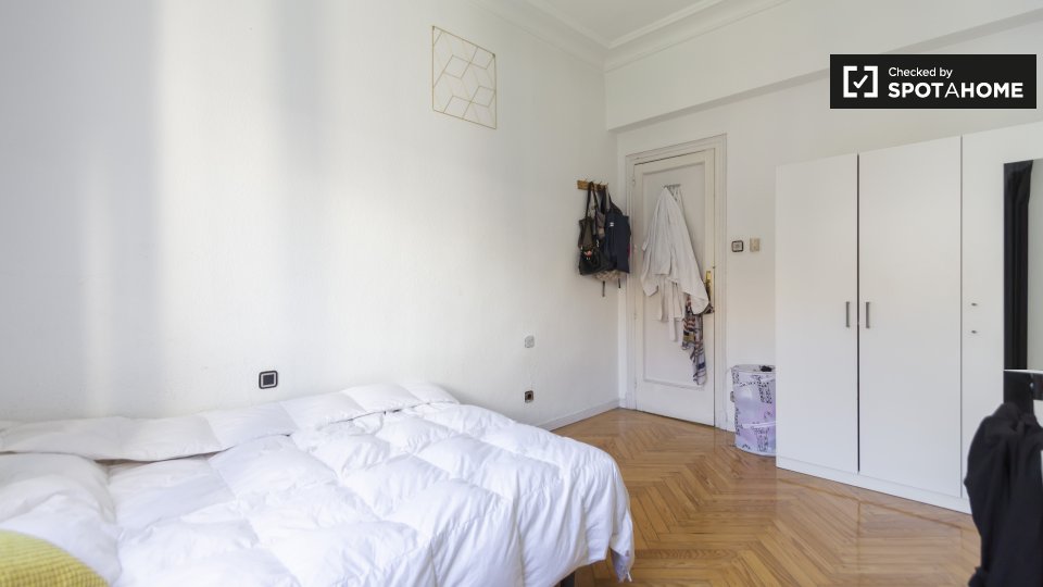 Double room Madrid, 8 beds, 200m² — photo 3