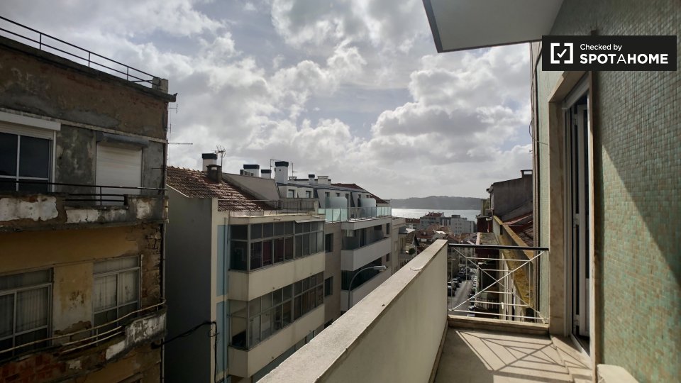 Apartment Lisbon, 3 beds, 100m² — photo 13