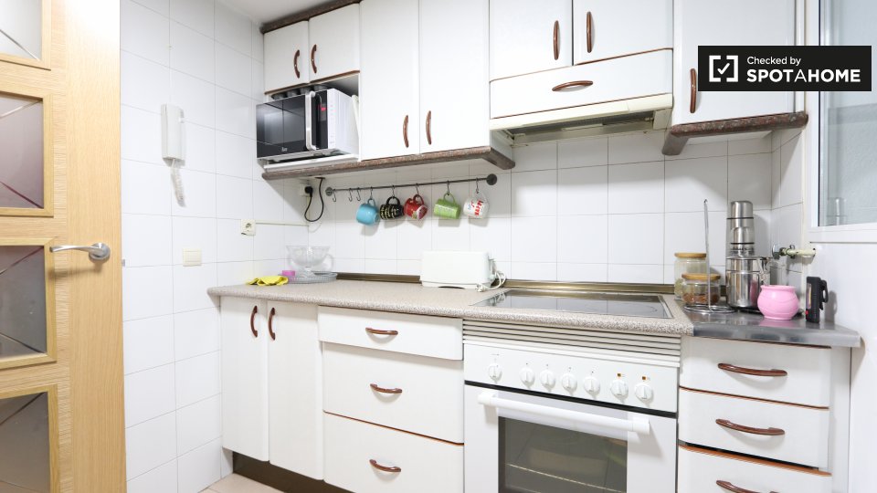 Double room Madrid, 3 beds, 62m² — photo 11