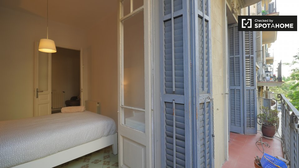 Double room Barcelona, 3 beds, 74m² — photo 5