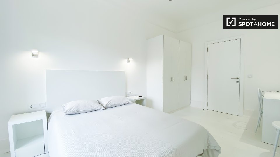 Double room Lisbon, 6 beds, 210m² — photo 2