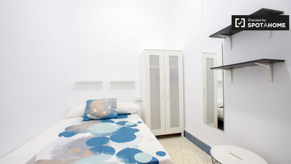 Double room Valencia, 10 beds, 300m² — photo 3