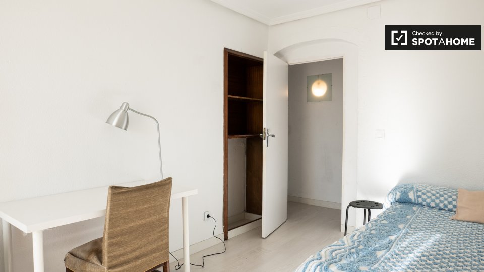 Double room Madrid, 4 beds, 70m² — photo 3