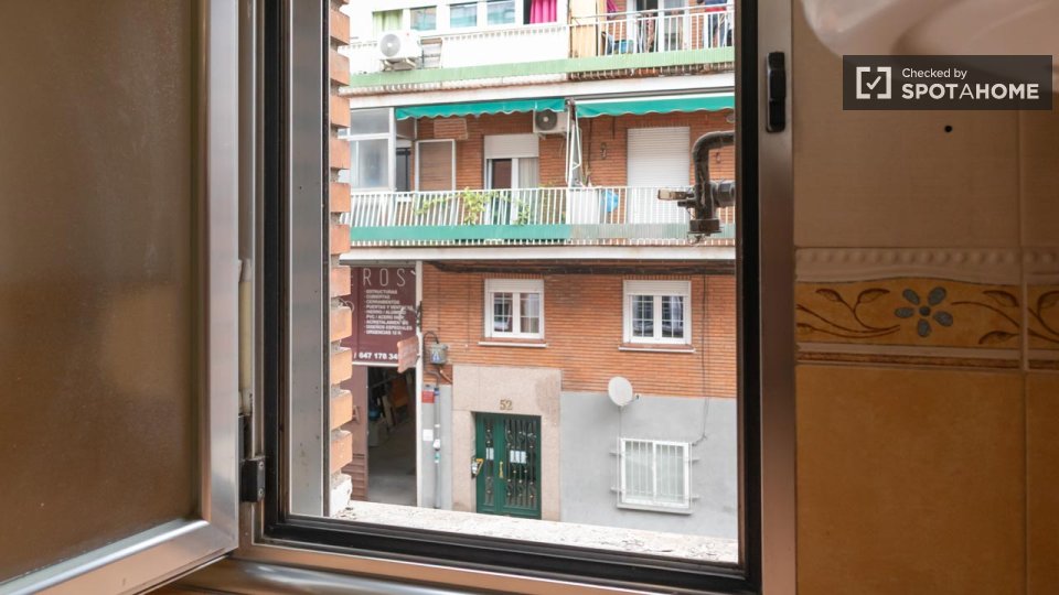 Double room Madrid, 4 beds, 61m² — photo 16