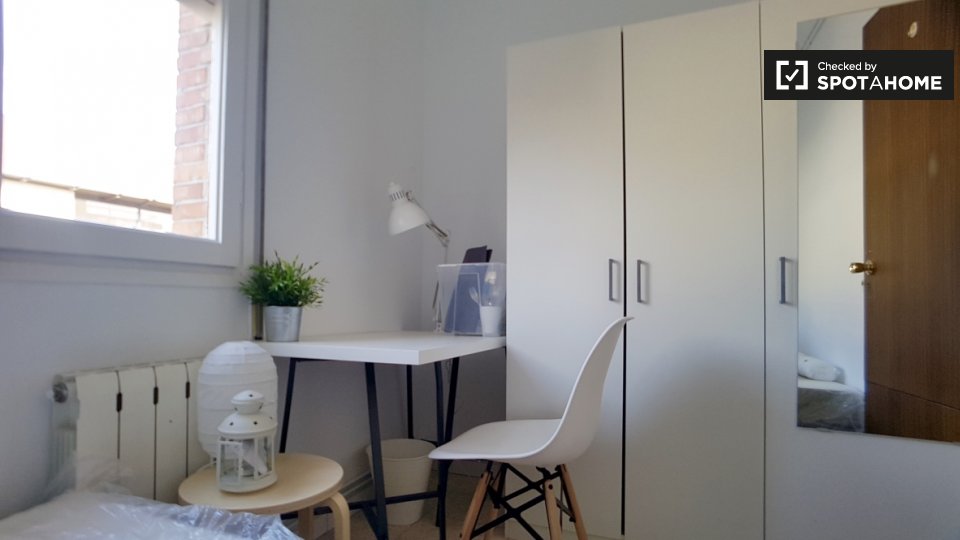 Double room Barcelona, 5 beds, 105m² — photo 2