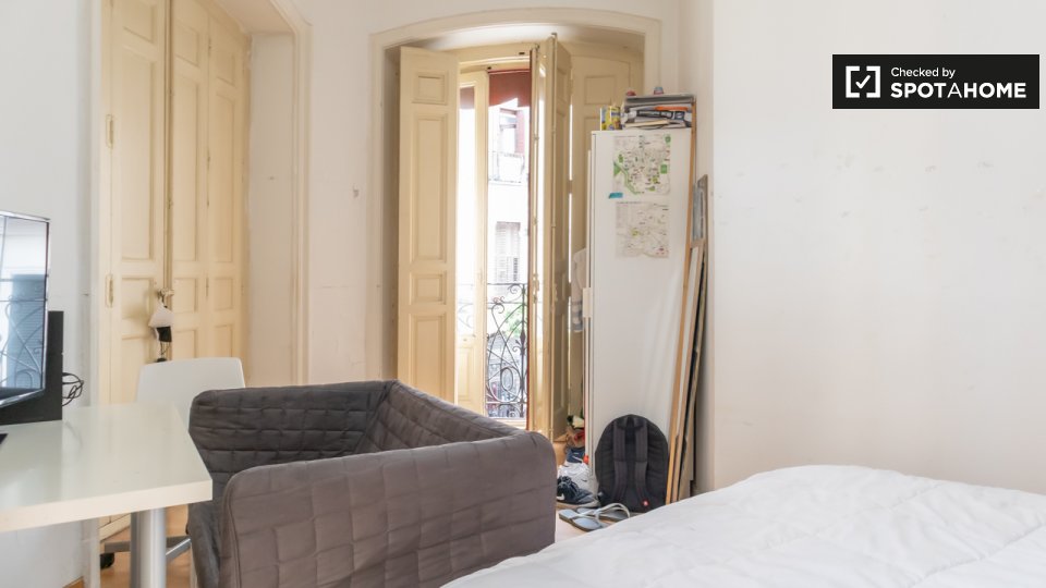 Double room Madrid, 7 beds, 130m² — photo 4