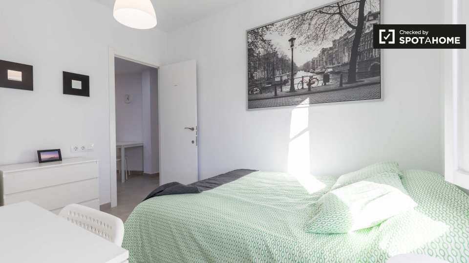 Double room Valencia, 4 beds, 100m² — photo 18