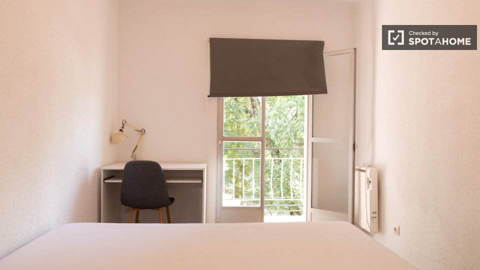 Alquiler de habitaciones en apartamento de 4 habitaciones en Padrolongo