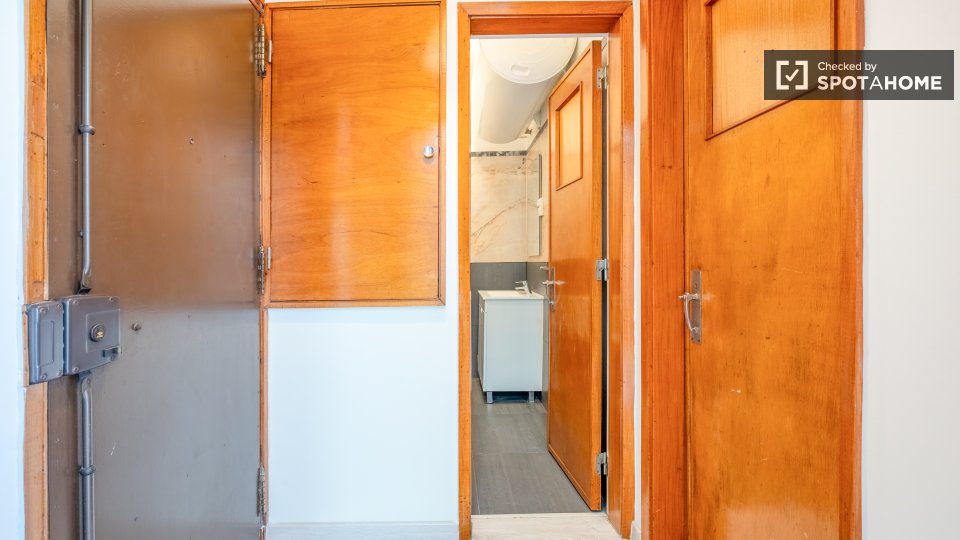 Double room Lisbon, 7 beds — photo 10