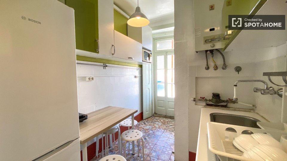 Double room Lisbon, 6 beds — photo 4