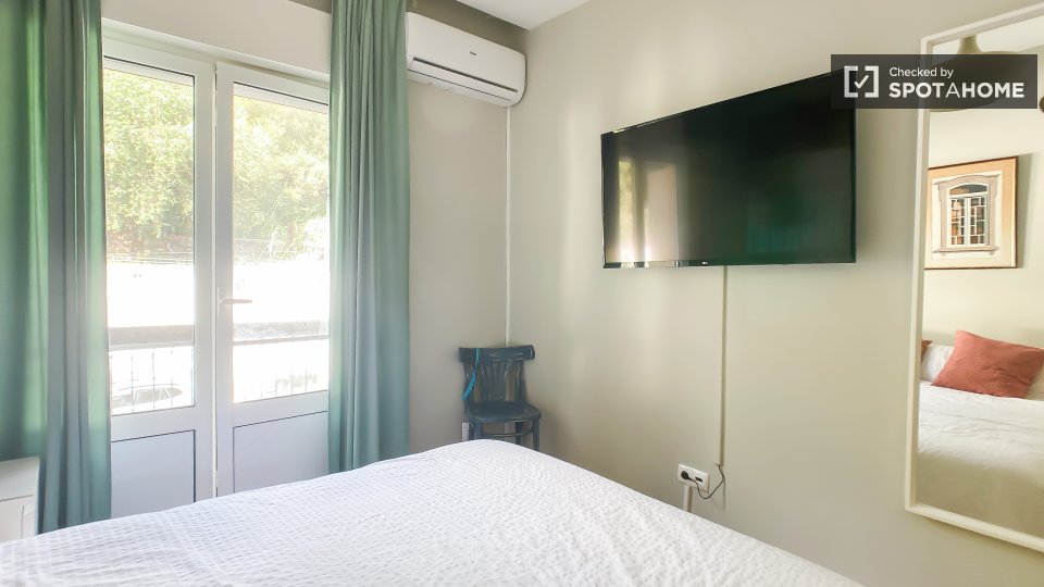 Apartment Lisbon, 2 beds, 77m² — photo 2