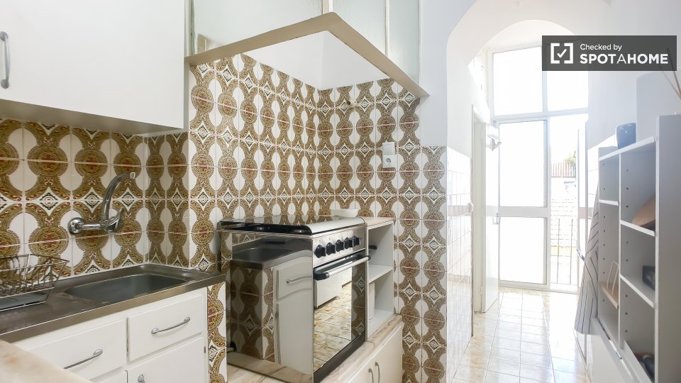 Double room Lisbon, 3 beds, 80m² — photo 31