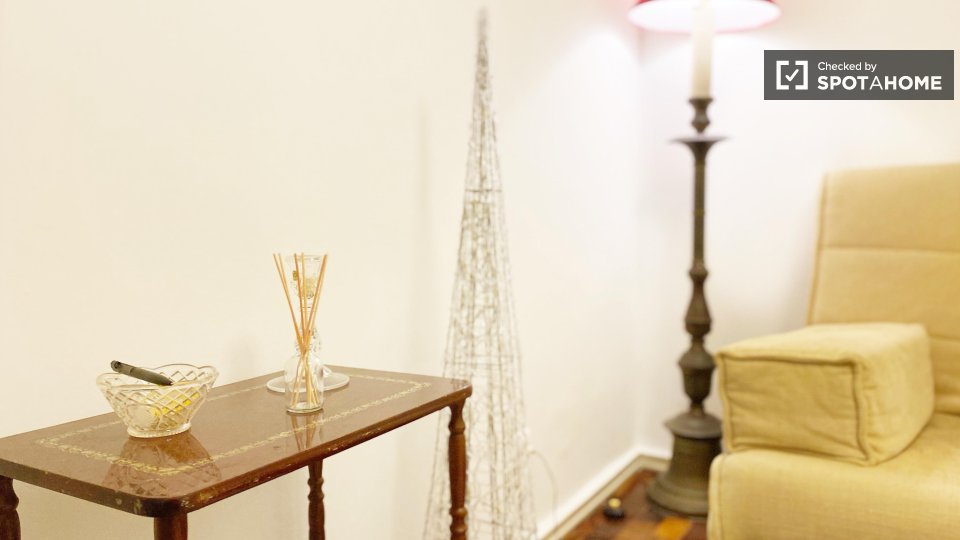 Double room Lisbon, 3 beds, 78m² — photo 52