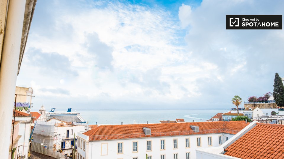 Apartment Lisbon, 1 bed — photo 16