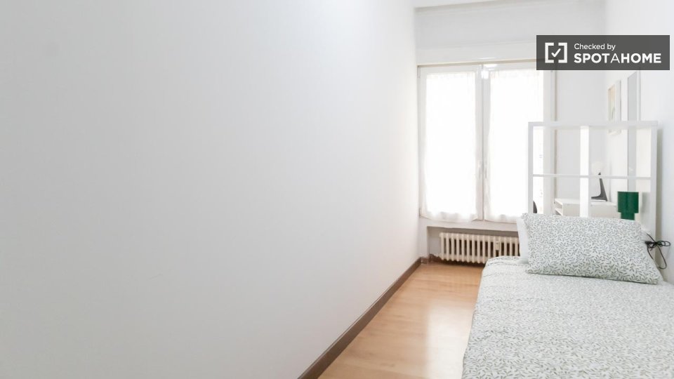 Double room Madrid, 6 beds, 116m² — photo 19