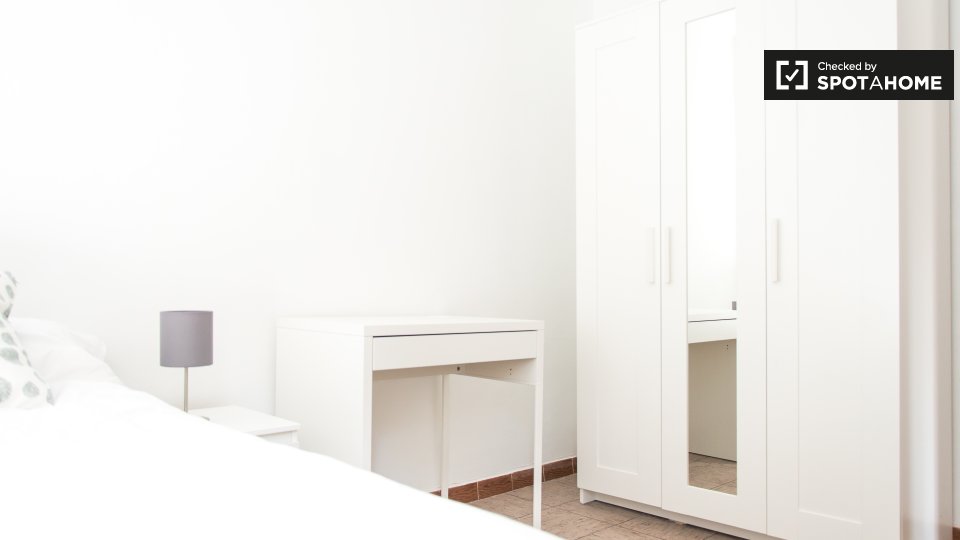 Double room Madrid, 4 beds, 74m² — photo 10