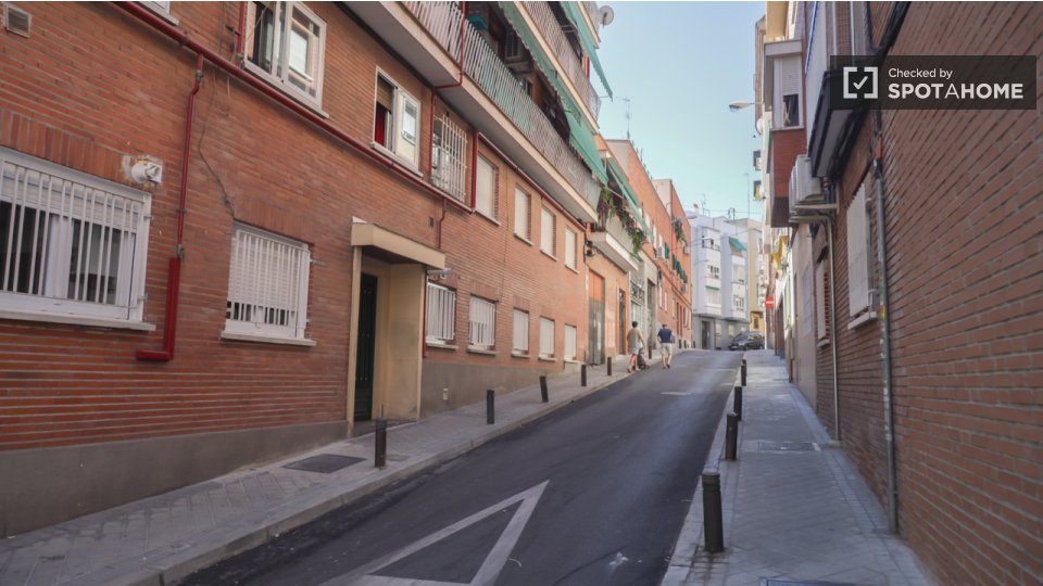 Double room Madrid, 5 beds, 140m² — photo 13