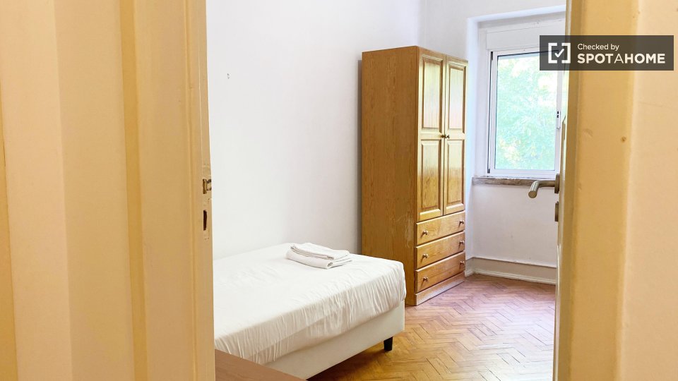 Double room Lisbon, 4 beds — photo 85