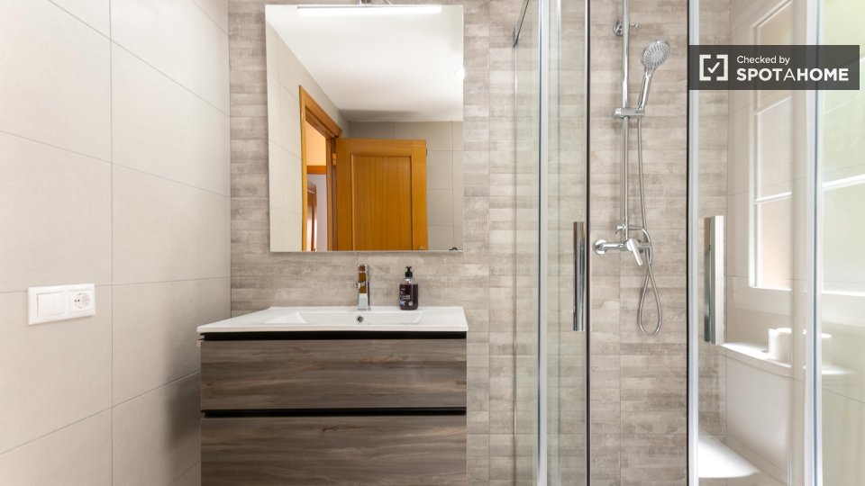 Se alquila habitación en piso de 5 habitaciones en Albors, Valencia