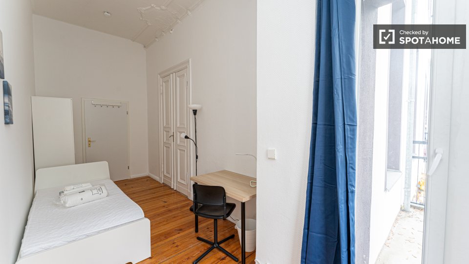 Double room Berlin, 5 beds, 104m² — photo 3