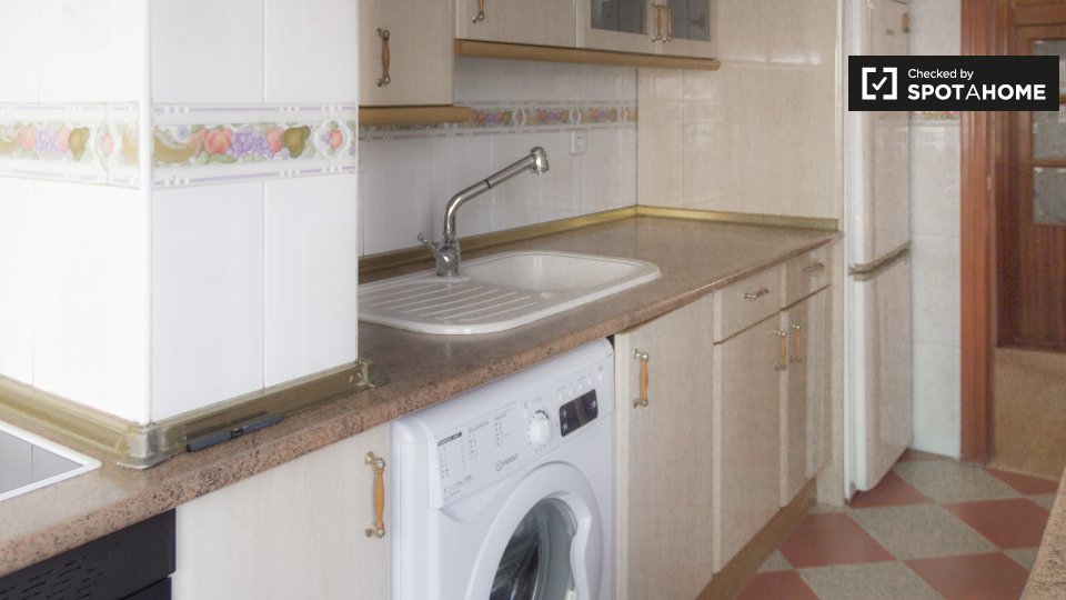 Double room Madrid, 5 beds, 120m² — photo 7
