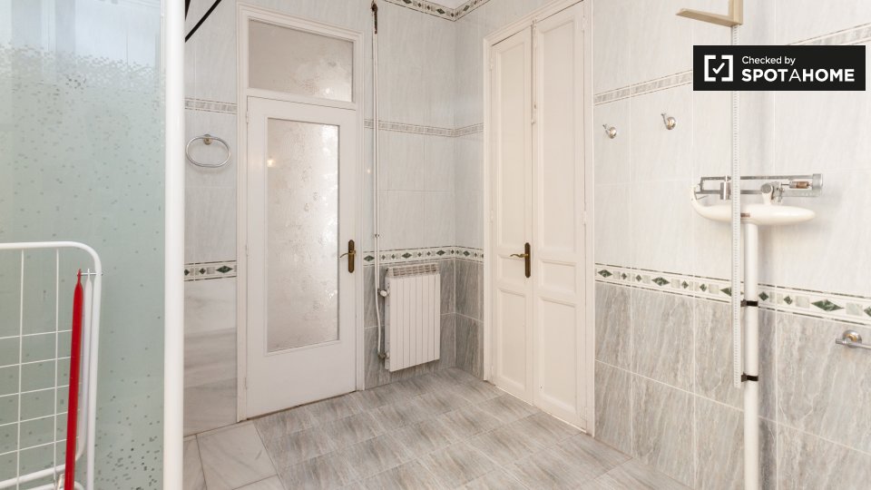 Double room Barcelona, 7 beds, 195m² — photo 11