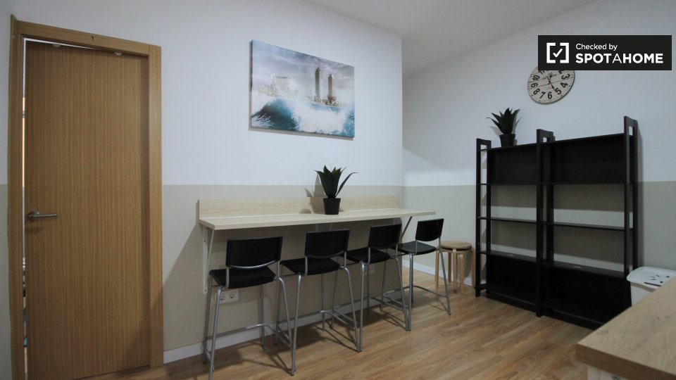 Double room Barcelona, 6 beds, 100m² — photo 7