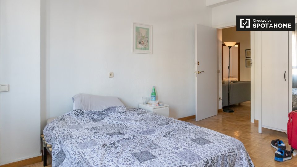 Double room Madrid, 6 beds, 152m² — photo 3