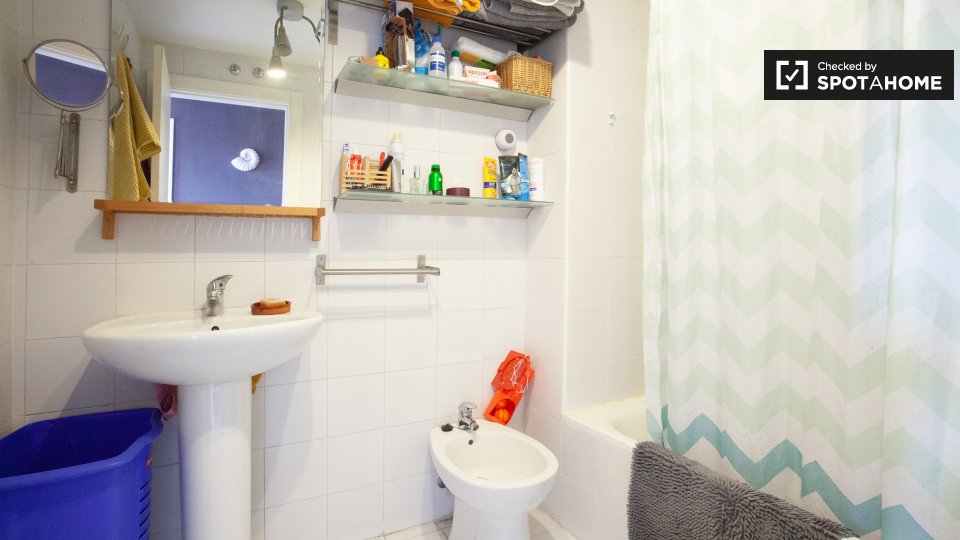 Double room Madrid, 4 beds, 98m² — photo 19