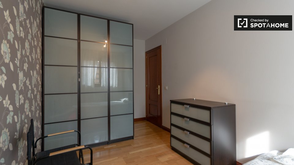 Double room Madrid, 3 beds, 100m² — photo 12