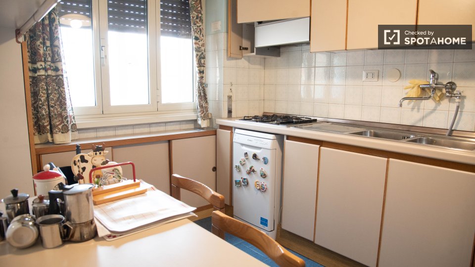 Double room Rome, 3 beds — photo 14