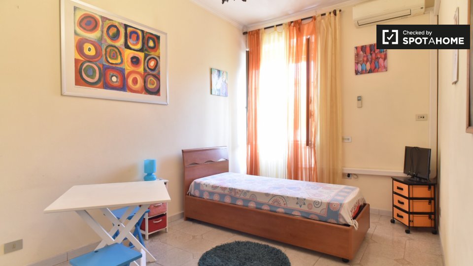 Double room Rome, 3 beds, 55m² — photo 1