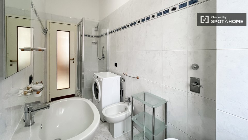 Double room Milan, 2 beds — photo 13