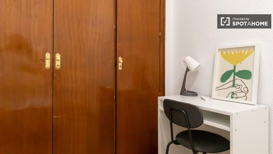 Double room Madrid, 6 beds, 116m² — photo 18