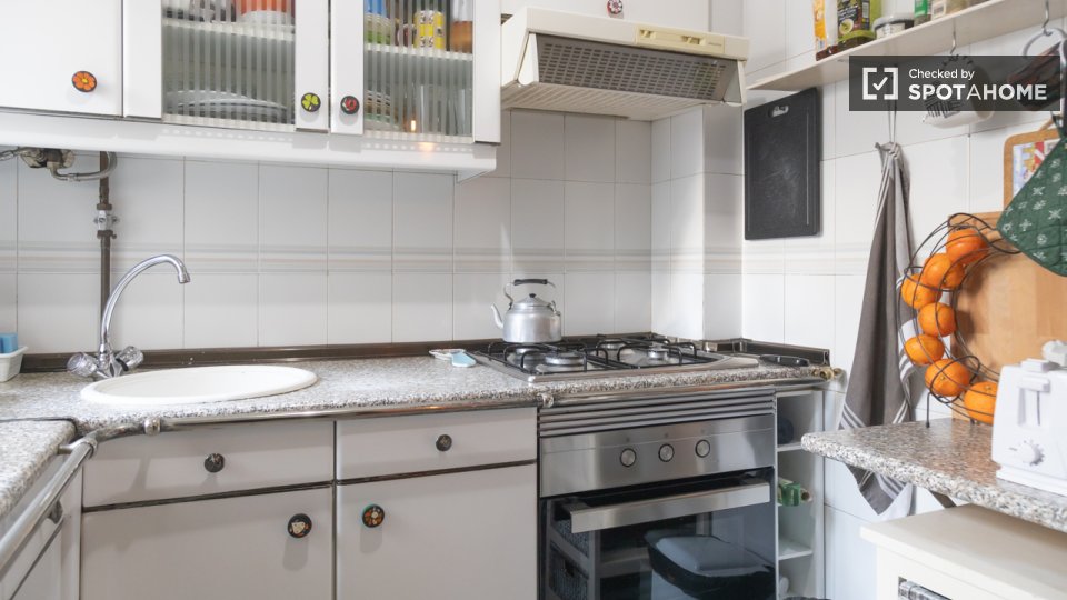 Double room Madrid, 3 beds — photo 10