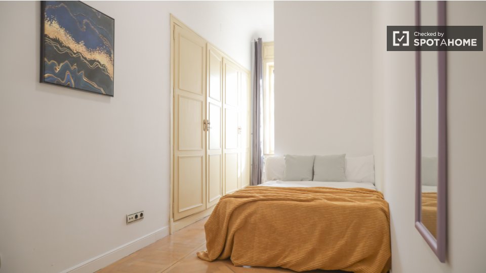 Double room Madrid, 18 beds — photo 11