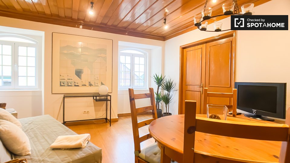 Apartment Lisbon, 2 beds, 65m² — photo 2