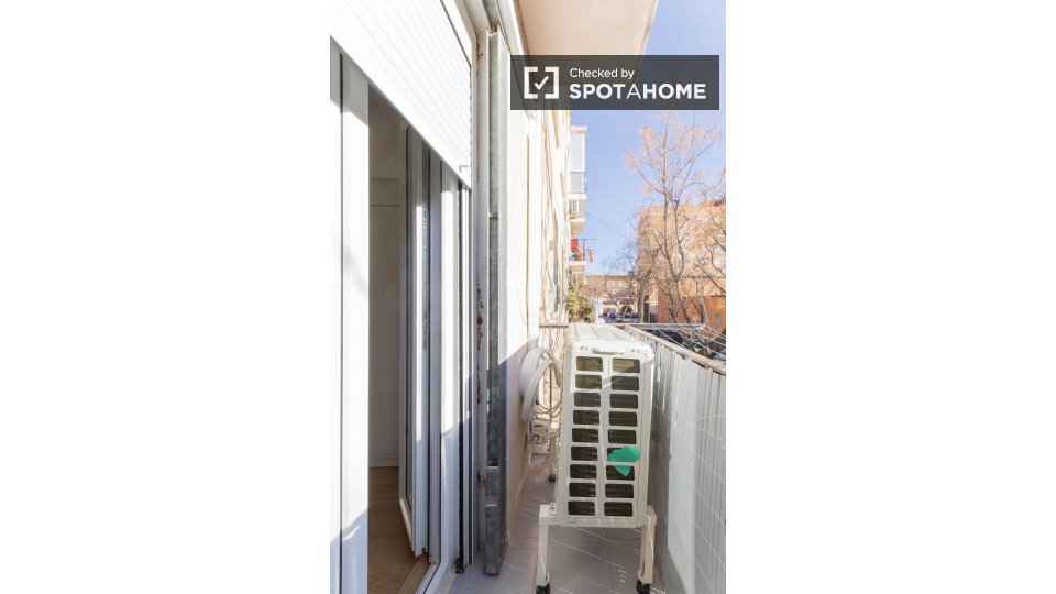 Double room Valencia, 3 beds — photo 3