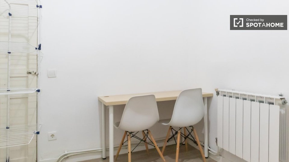 Double room Madrid, 5 beds, 100m² — photo 50