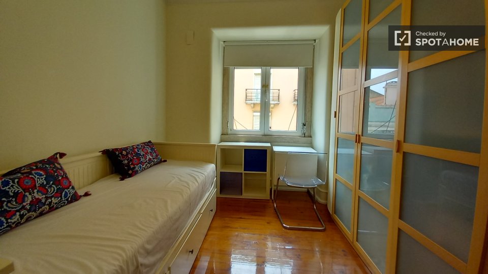 Apartment Lisbon, 3 beds, 120m² — photo 11