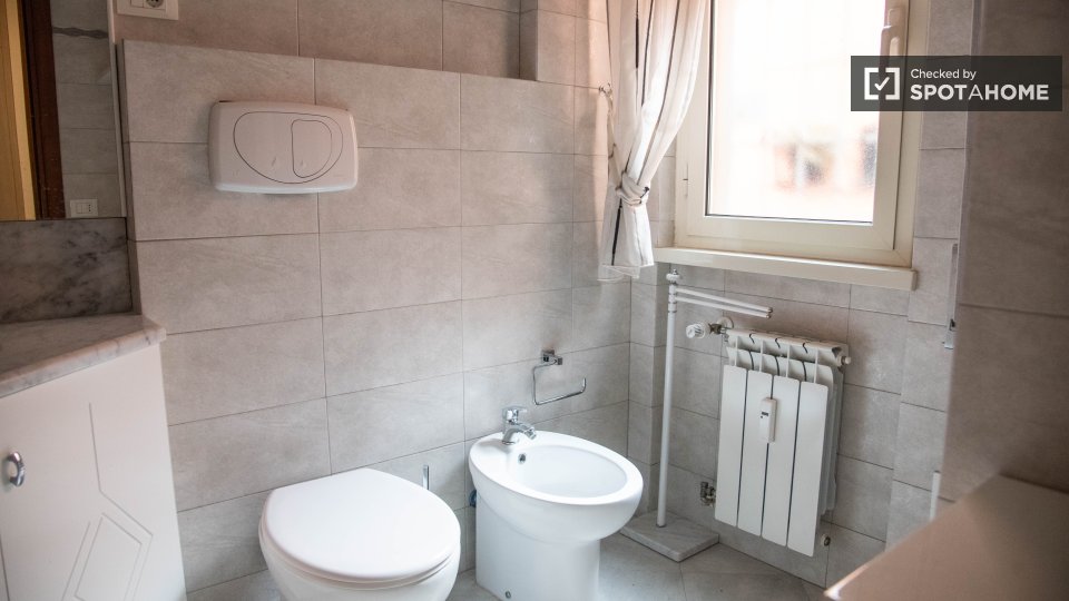 Double room Rome, 3 beds — photo 7