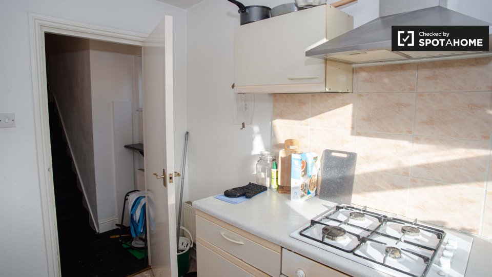 Double room London, 3 beds — photo 10