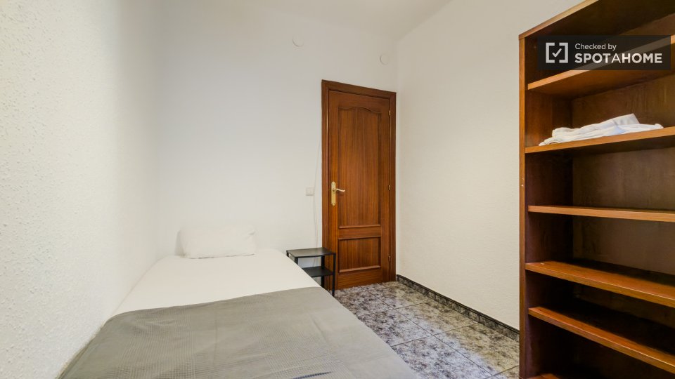 Apartment Barcelona, 3 beds, 70m² — photo 20