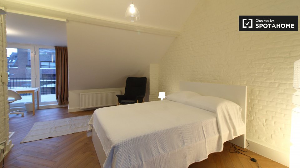 Double room Brussels, 11 beds, 750m² — photo 2