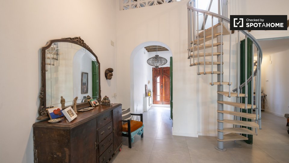 Apartment Valencia, 1 bed, 85m² — photo 1