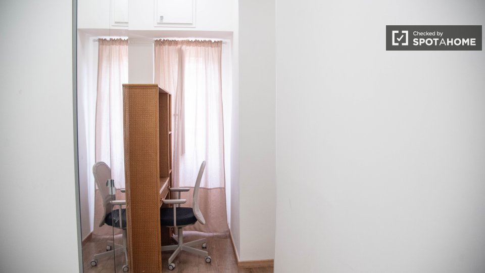 Double room Rome, 3 beds — photo 18